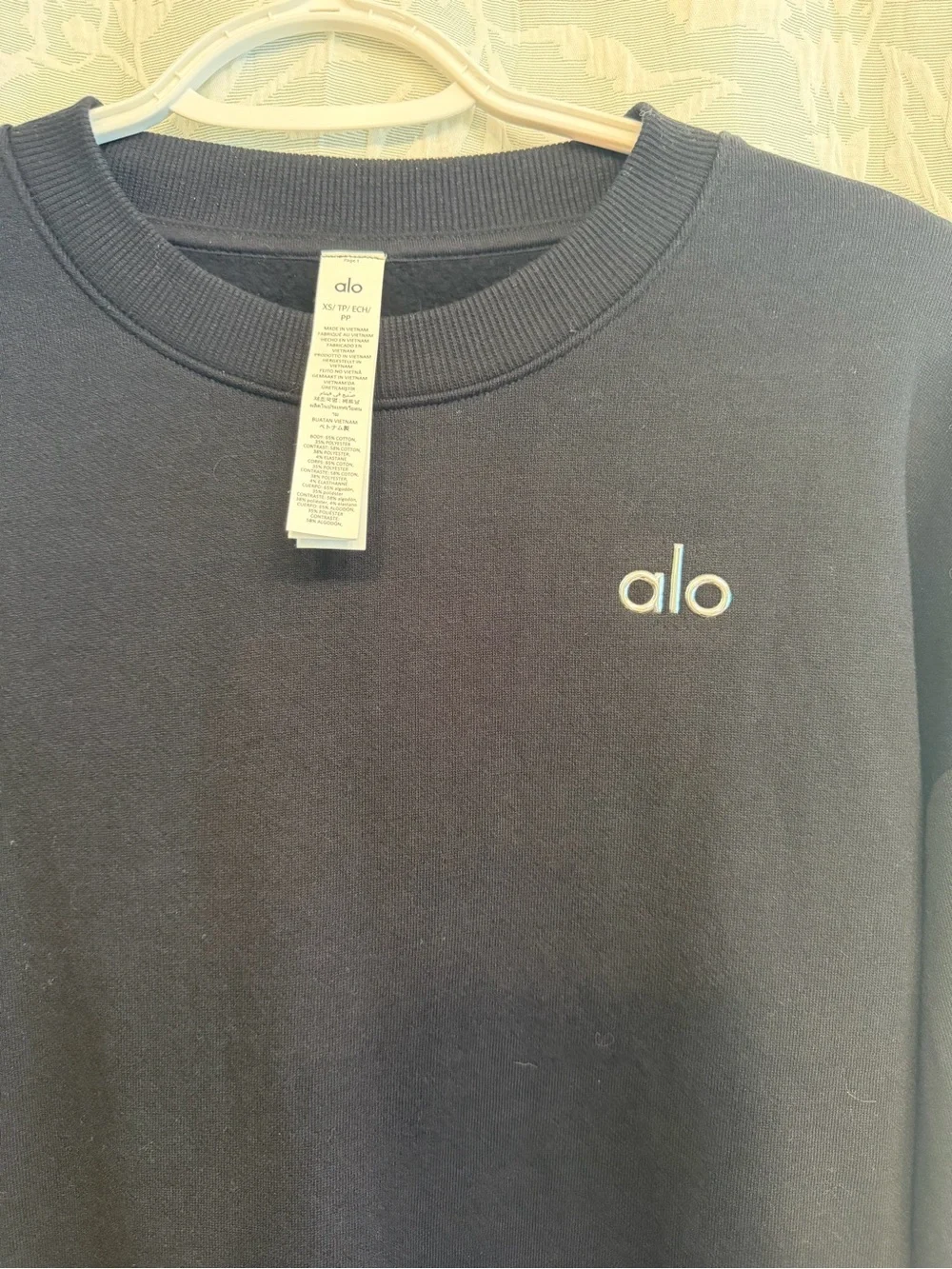 Alo Women’s Black accolade Crewneck Sweatshirt NWOT size XS